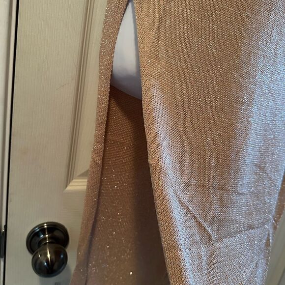 Bear Dance dress with shiny gold threads knit with two thigh, high split-sexy - Picture 4 of 8